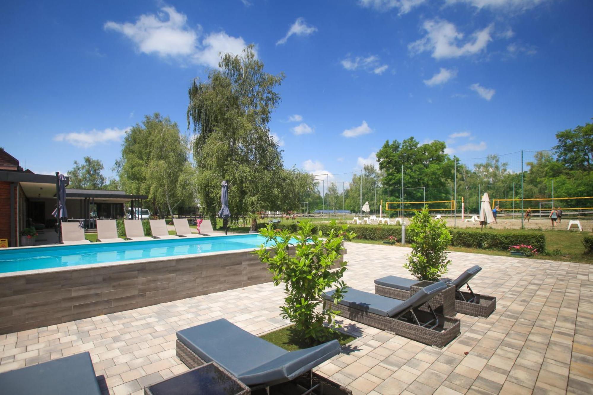 Mohacsi Wellness Vendeghaz Es Lovasklub Hotel Exterior photo